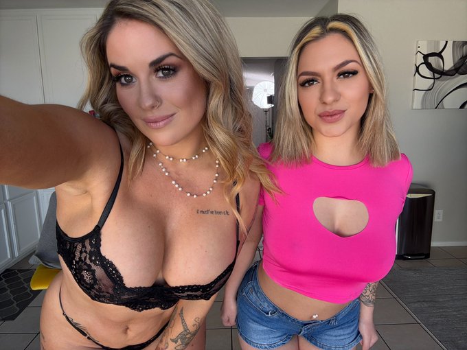 Met my birthday twin @gypsyrose137 on set with @ikediezel for @TeamSkeet 

It’s about to get ???? https://t