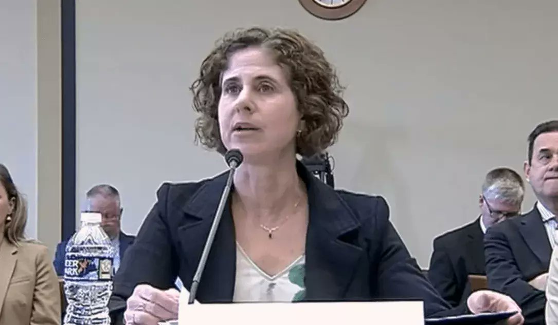 TweetThreatNews's tweet image. The Trump administration demands all Democratic members of the Privacy and Civil Liberties Oversight Board resign, threatening its ability to operate amid ongoing debates about foreign spying laws. 🇺🇸 #PCLOB #TrumpAdministration

link: ift.tt/CXRzwc3