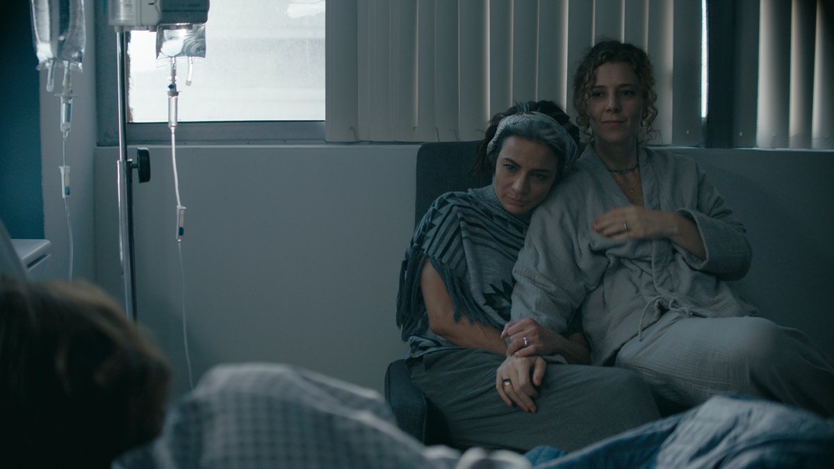 3️⃣ Mucho más que amor adolescente.
💡 Déjame estar contigo explora otros tipos de amor:

.<a href="/silvnavarro/">Silvia Navarro</a>  y <a href="/johannamurillo/">Johanna Murillo</a> brillan como las mamás de Andrea, con actuaciones conmovedoras.