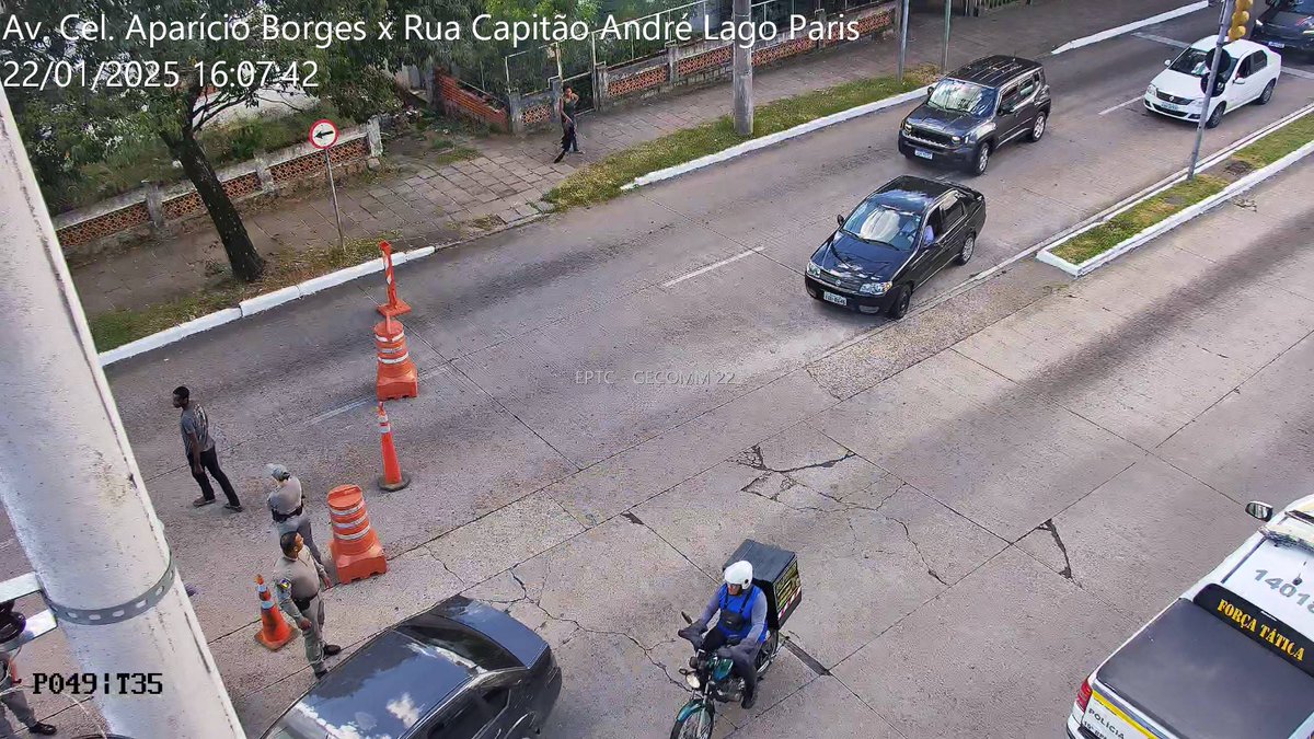 EPTC_POA's tweet image. 16h24- #EPTC informa:
bloqueio de transito na Av. Aparício Borges sentido Norte/Sul x Rua Capitão André lago Paris devido a incêndio de uma residência.  

os veículos estão sendo desviados pelo corredor de ônibus.

#BM e #BOMBEIROS  no local.