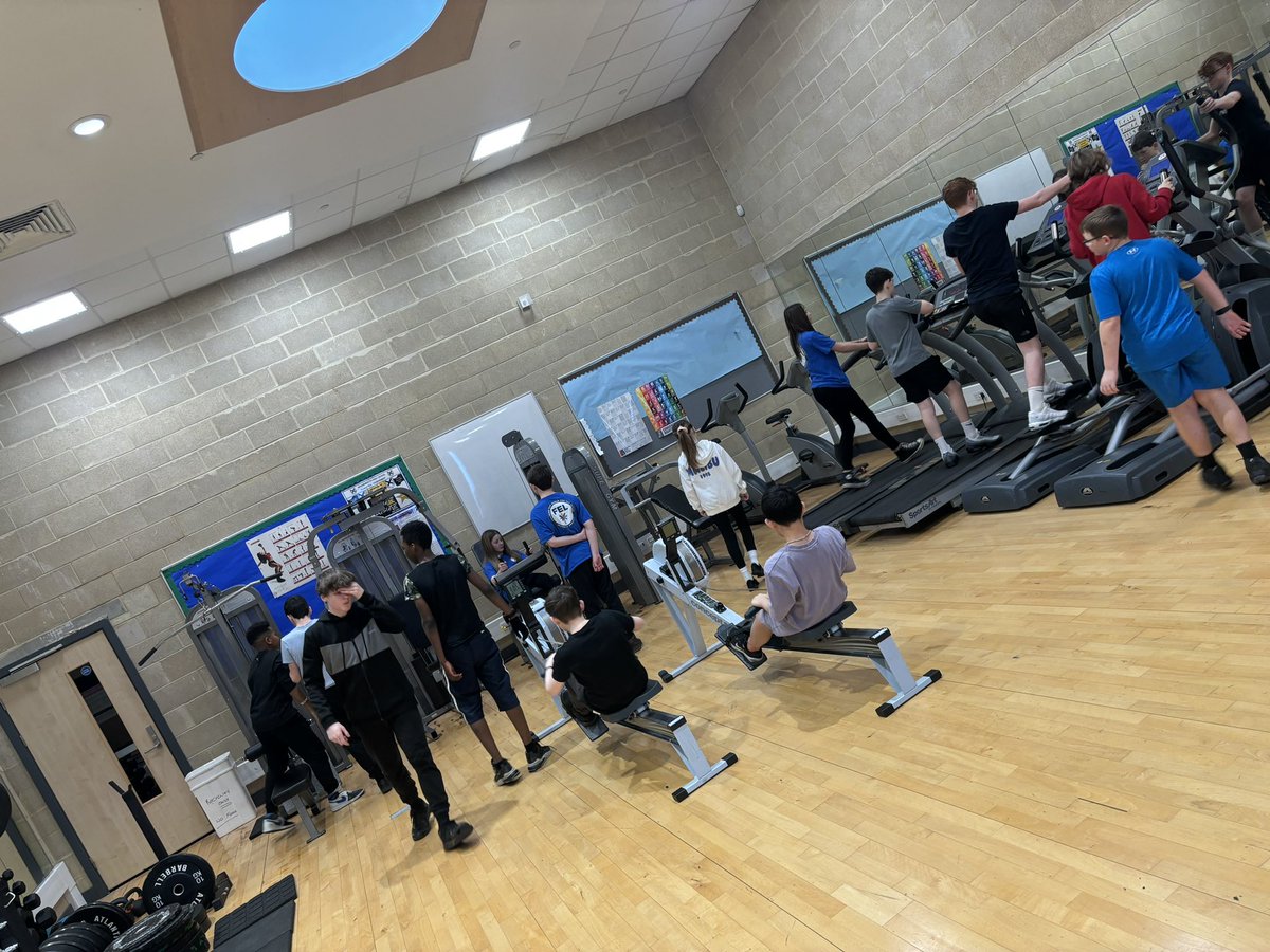 MrLedwidgePE's tweet photo. S1’s were putting in the work as they looked to travel the world by completing different fitness challenges ✈️

Pupils set goals to reach their chosen destination, which we discovered to help motivate us 🏋️

@GHS_PEGHS_PE https://t.co/bBtgYtAh1B