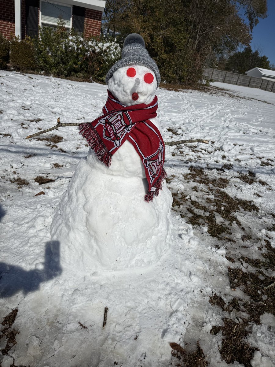 CGtypeswords's tweet photo. Go Trojans ⚔️ ⛄️ https://t.co/xhJ1e9qy04