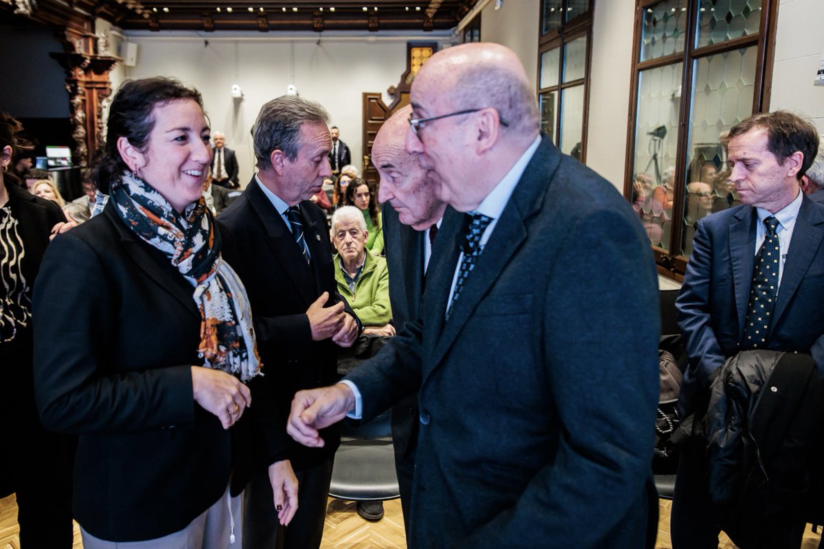 📸 La consellera <a href="/aliciarll/">Alícia Romero 💜</a> assisteix a la conferència de la presidenta de l'<a href="/AIReF_es/">AIReF</a> <a href="/CHerreroSanchez/">Cristina Herrero Sánchez</a> 'Perspectivas económicas y fiscales', organitzada per <a href="/amicspais/">Amics del País</a> en el marc dels actes de <a href="/BcnTribuna/">Barcelona Tribuna</a>.

Un debat al voltant de les noves regles fiscals europees i la seva