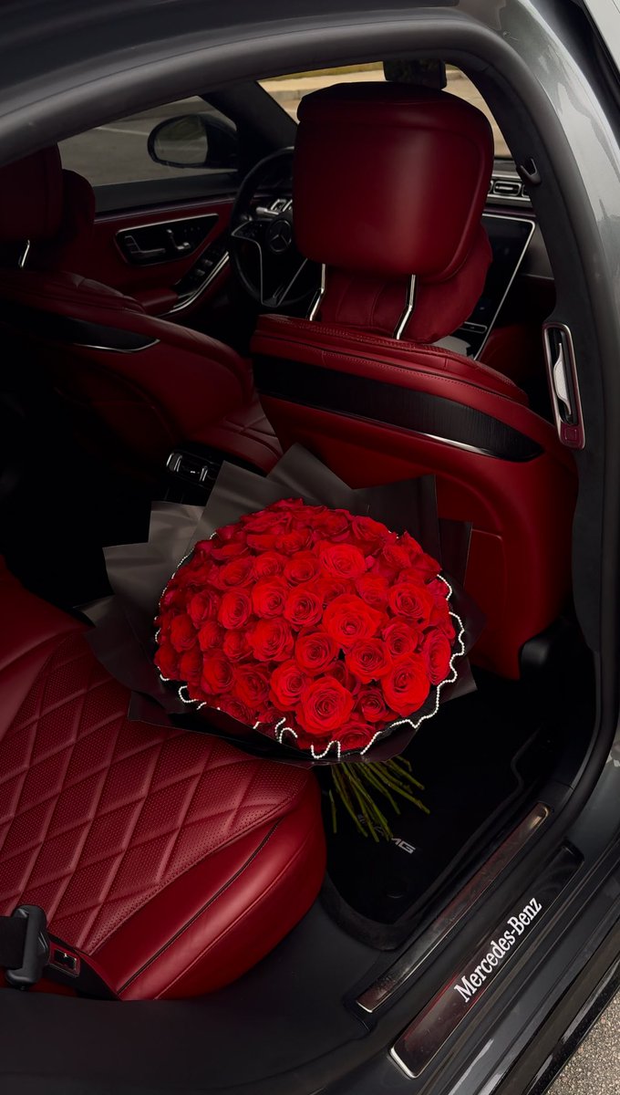 It’s that time of the year🌹♥️
Accepting Valentine’s Pre-orders

Book with me 
Miami📍
Delivery available 
Instagram: Poshspetals
(786)-278-6447