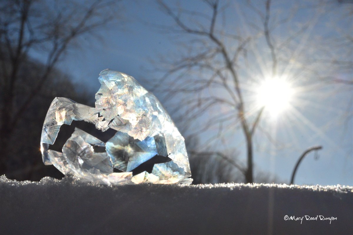 MaryReedRunyon1's tweet photo. When you work really hard out in the frigid temps to do the frozen bubble thing, and the breeze becomes your enemy. 😆🥶🫧 @WYMT @WSAZBrandon @brobwx @SpencerWeather @Kentuckyweather @cjwxguy56 @JoshFitzWx @JimWKYT @jloganwxguy #ekywx #kywx #sekywx #cold #snow #frozenbubble https://t.co/LfSFWXBq1H