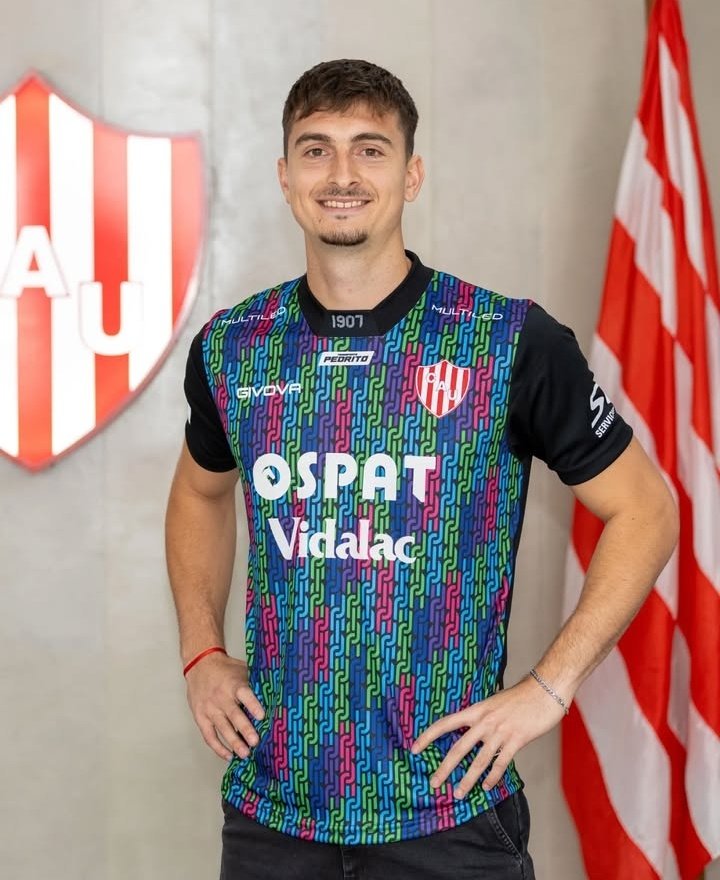 Locura_academia's tweet photo. Matías #Tagliamonte fue presentado oficialmente como nuevo refuerzo de #Unión de Santa Fe.
#RACING cedió al arquero a préstamo por un año, con opción de compra.
📸 @ClubAUnion https://t.co/mlsEpGQrEQ