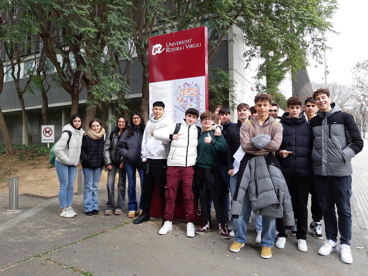 carmelitestgn's tweet image. #ADMTWC #POSTC alumnes de Física de 1rBAT van realitzar la passada setmana un taller d'aerodinàmica a l'ETSEQ a la @universitatURV #aprenemfent #viucarmelites #somifemescola