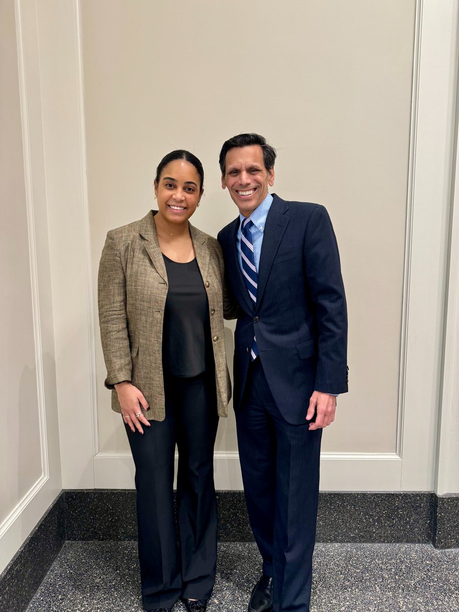 VCUpresident's tweet photo. I bumped into @VCU alum Aja Moore at VA General Assembly this week! It never gets old seeing #VCURams thrive in their careers. Also ran into Del. @DonScott757 and @VAChamber President Barry DuVal, great folks who are working hard to improve our commonwealth! https://t.co/MZGHdKbblq