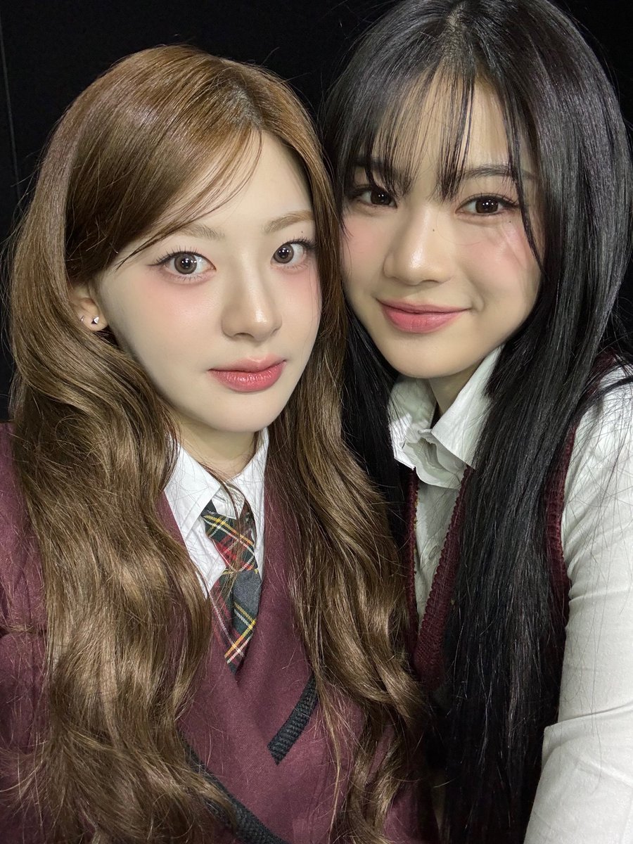 SEEUNSLOOK's tweet photo. happy birthday to the cutest meow, isa 🐱❤️

#메론빵말고_아이사의_생일빵
#KITTYKAT_ISA_DAY https://t.co/T2RPT2kWoZ