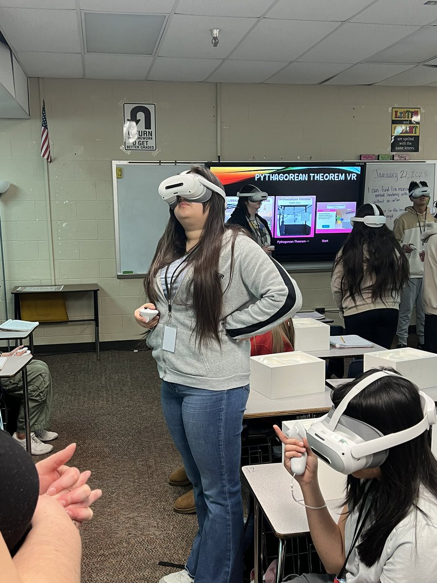 UnionMath's tweet image. Practicing the Pythagorean Theorem with VR! @union8center @PrismsOfReality