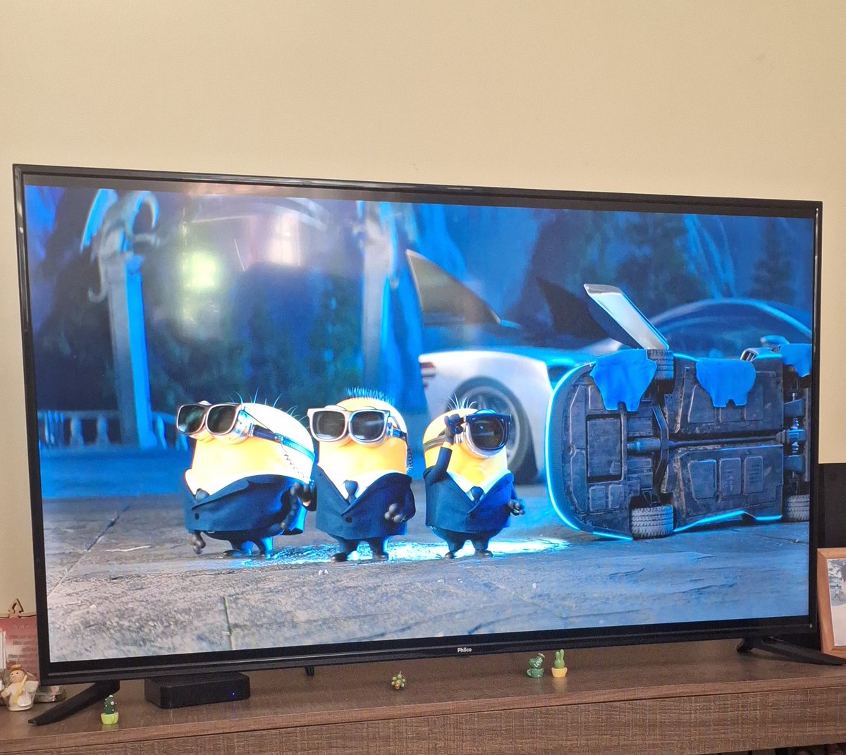 fille_off's tweet photo. Hoje é dia de assistir Minions 4 💛
#cinemaemcasa #meumalvadofavorito #minions https://t.co/9Y1VmoELGB