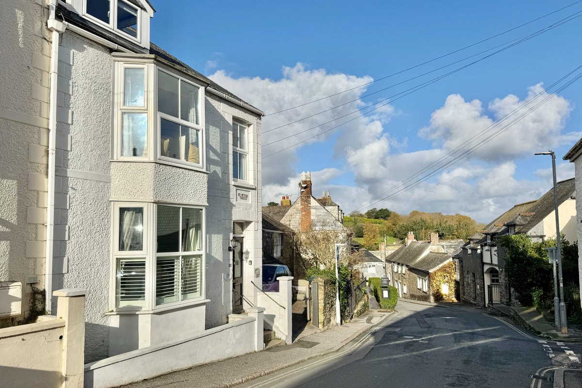 Heron Cottage is a charming end-of-terrace Victorian townhouse, situated in the highly desirable old town area of Padstow, just moments away from the picturesque harbour. 

For more information please get in touch
T: 01841 532555
E: enquiries@jackie-stanley.co.uk