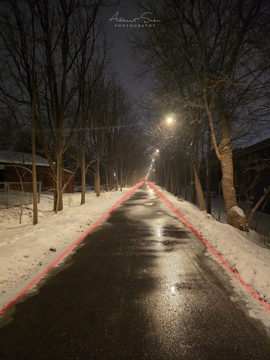 framesbyAlbertS's tweet photo. Leading lines guide the eye, creating depth and drawing focus in your shots. Here are some sample shots I took with my smartphone yesterday. ✨
#leadinglines #photographycomposition https://t.co/n5pmvG6Cgu