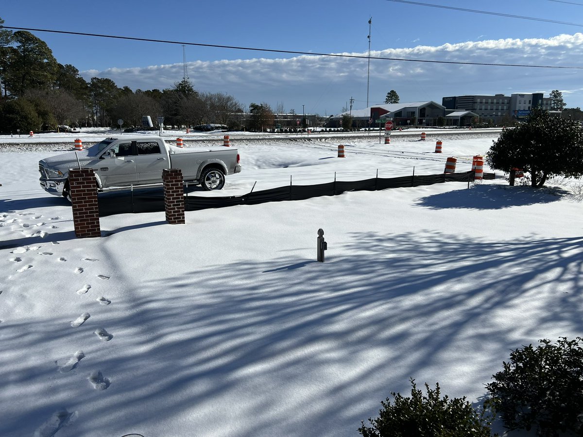 endtimeword's tweet photo. #SCSnow2025
We got SNOW ❄️ y’all. I really didn’t believe it was going to happen but IT DID!! #doyouwannabuildasnowman #Snow2025 #Conway #MyrtleBeach https://t.co/adFGpObeKO