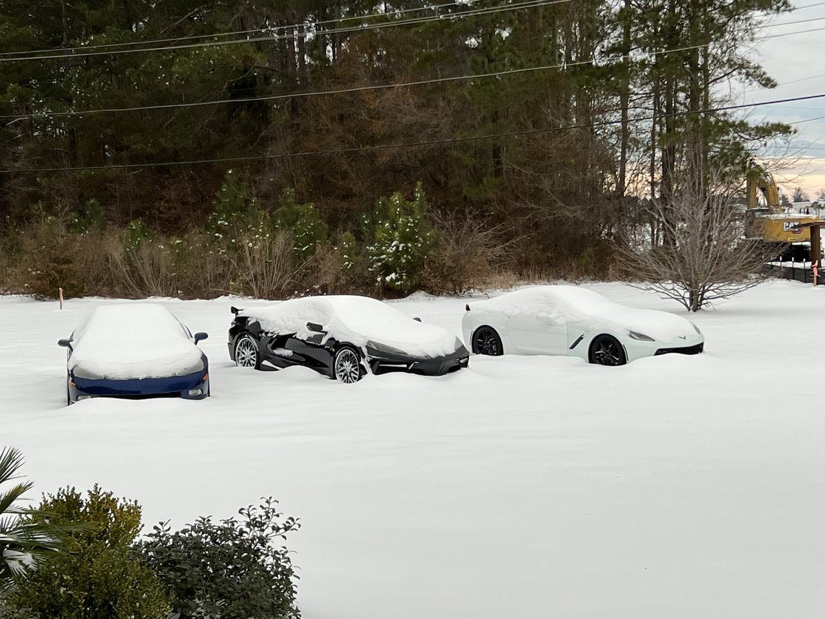 endtimeword's tweet photo. #SCSnow2025
We got SNOW ❄️ y’all. I really didn’t believe it was going to happen but IT DID!! #doyouwannabuildasnowman #Snow2025 #Conway #MyrtleBeach https://t.co/adFGpObeKO