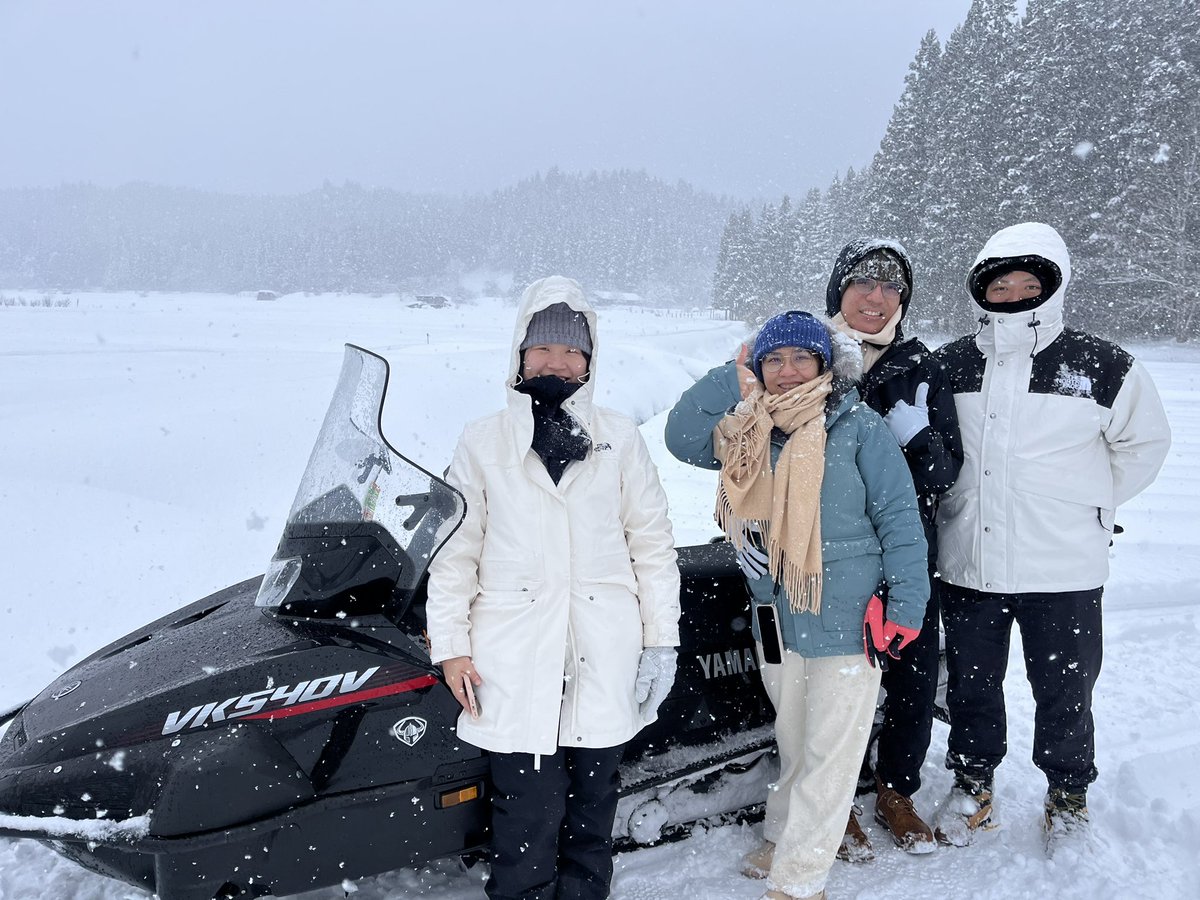 moriterra01's tweet photo. 【スノーモービル体験】
先日、台湾からのお客様がスノーモービル体験！！会話はアプリでのやり取りでしたが、楽しんで頂けました！ありがとうございました。
謝謝。
#森吉森のテラス
#スノーモービル
#雪
#台湾 https://t.co/z1PxEKXGmA