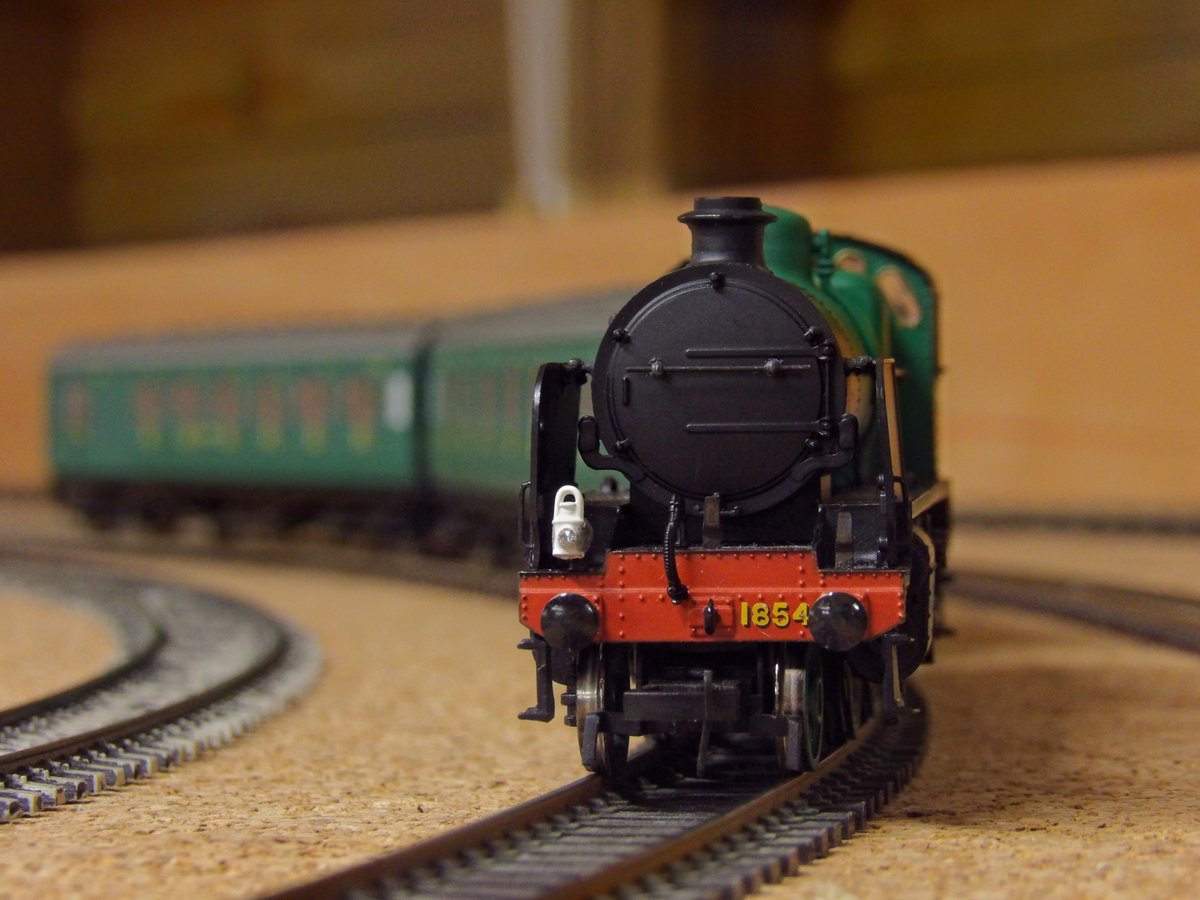 Over the Christmas Period whilst the club was shut to the public a group of members got together to rebuild the Test Track. This is the result. 5 Loops of 00, 1 Loop of O and 1 Loop of N with room for 1 Loop of P4 and 1 more N.
#modelrailways #00gauge #ngauge #ogauge #modelclub