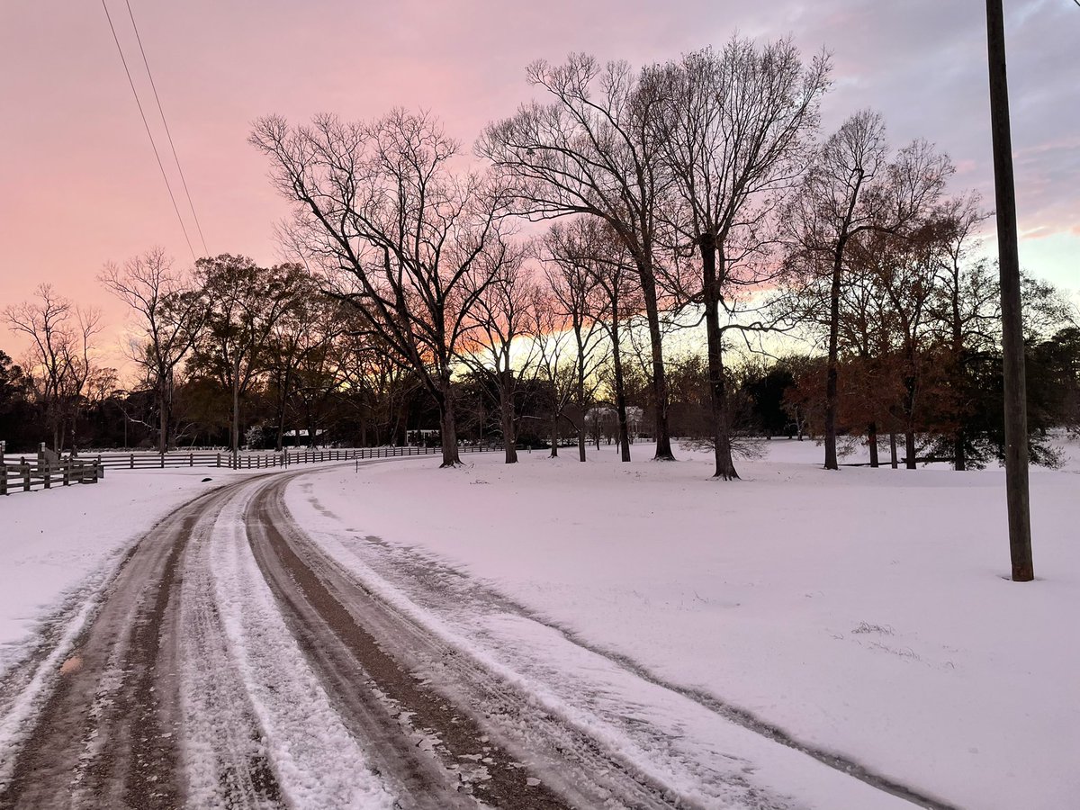 foreman2004's tweet photo. @SteveWAFB @WAFB beautiful sunset last night in St Francisville. https://t.co/z2n3OES5uk