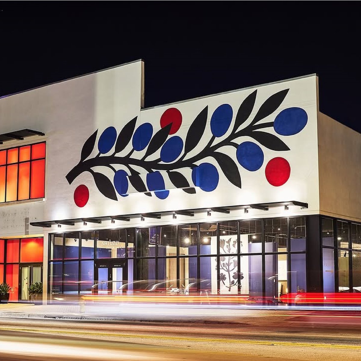 DivaniDivaniPt's tweet photo. Natuzzi Itália | Puglia Lovers
Por ocasião do Art Basel Miami, Natuzzi Italia em colaboração com a Regione Puglia abre as portas da sua loja de Miami para receber uma instalação artística especial de @agostinoiacurci dedicada exclusivamente à pátria mãe, Puglia. https://t.co/DglX0TfDL6