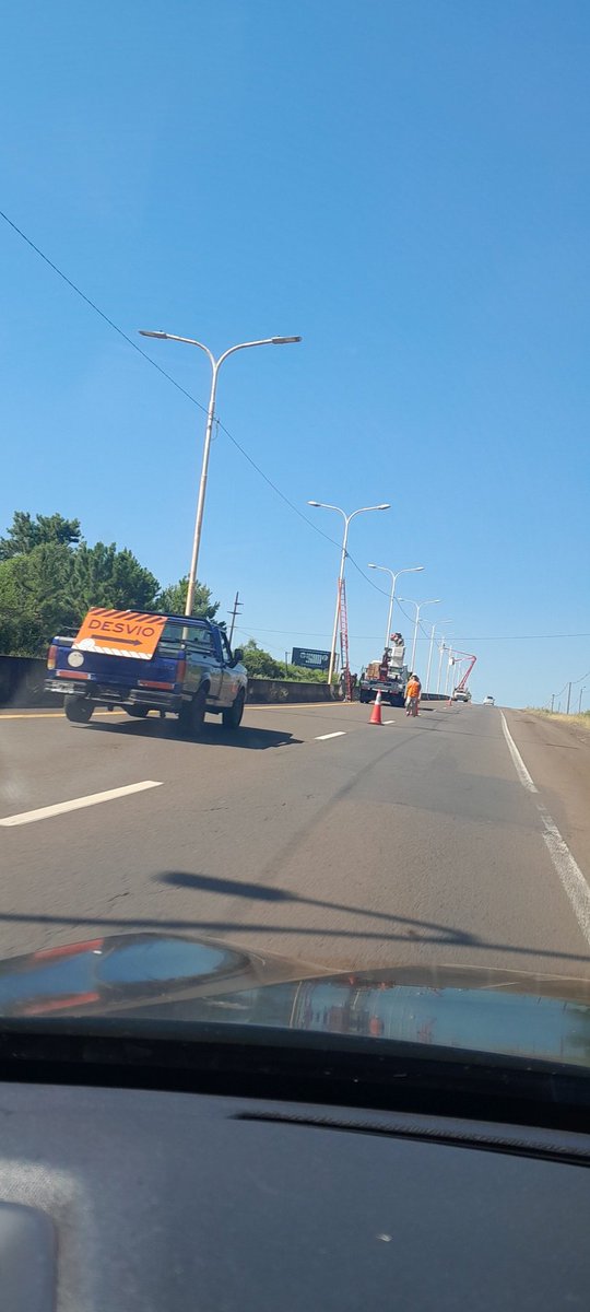 alejavidelgado's tweet photo. Reiluminación del puente sobre el arroyo Yabebiry ruta nacional 12 San Ignacio Misiones @ing_sebamacias @VialidadMnes @HorizonteSaltoE https://t.co/VIfpoyMsq9