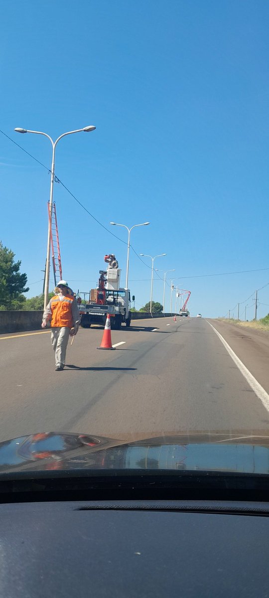 alejavidelgado's tweet photo. Reiluminación del puente sobre el arroyo Yabebiry ruta nacional 12 San Ignacio Misiones @ing_sebamacias @VialidadMnes @HorizonteSaltoE https://t.co/VIfpoyMsq9