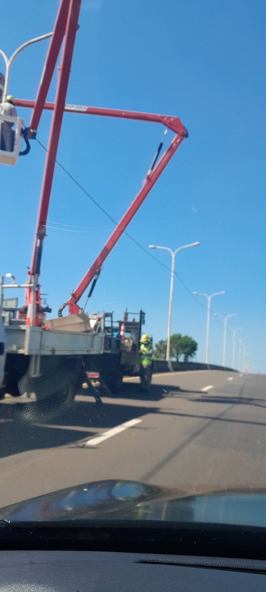 alejavidelgado's tweet photo. Reiluminación del puente sobre el arroyo Yabebiry ruta nacional 12 San Ignacio Misiones @ing_sebamacias @VialidadMnes @HorizonteSaltoE https://t.co/VIfpoyMsq9
