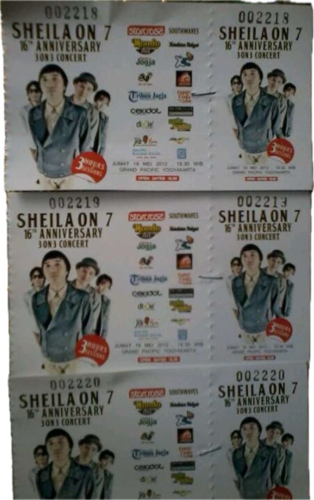 wandaayuu's tweet photo. nonton sama @isnanoe https://t.co/e51QOQ84aU