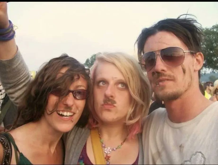 Supertanski's tweet photo. Siri, show me a trio of fucking losers. https://t.co/6GPwHcuy10