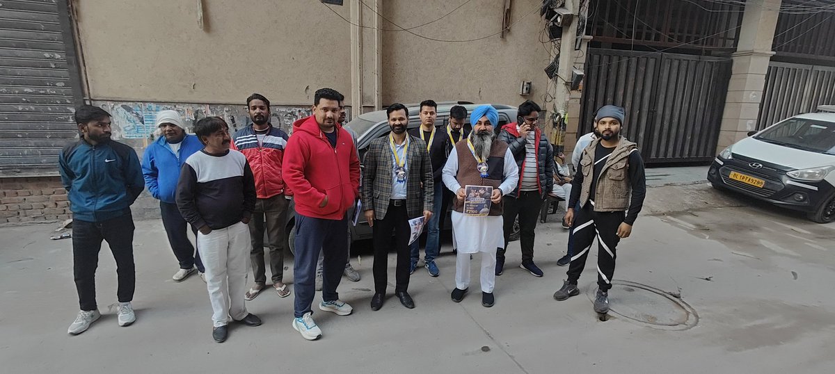 baldevsinghmai1's tweet photo. ਡੋਰ ਟੂ ਡੋਰ ਚੋਣ ਪ੍ਰਚਾਰ ਦਾ ਸਿਲਸਿਲਾ ਲਗਾਤਾਰ ਜਾਰੀ ਰੱਖਦੇ ਹੋਏ ਅੱਜ ਵਿਧਾਨ ਸਭਾ ਹਲਕਾ ਛਤਰਪੁਰ ਵਿਖੇ ਆਮ ਆਦਮੀ ਪਾਰਟੀ ਦੇ ਉਮੀਦਵਾਰ ਸ੍ਰੀ ਬ੍ਰਹਮ ਸਿੰਘ ਤਵਰ ਜੀ ਦੇ ਹੱਕ 'ਚ ਮੇਨ ਬਜ਼ਾਰ ਦੀਆਂ ਦੁਕਾਨਾਂ ਤੇ ਘਰਾਂ 'ਚ ਡੋਰ ਟੂ ਡੋਰ ਚੋਣ ਪ੍ਰਚਾਰ ਕੀਤਾ ਗਿਆਂ l https://t.co/dXFUwABf47