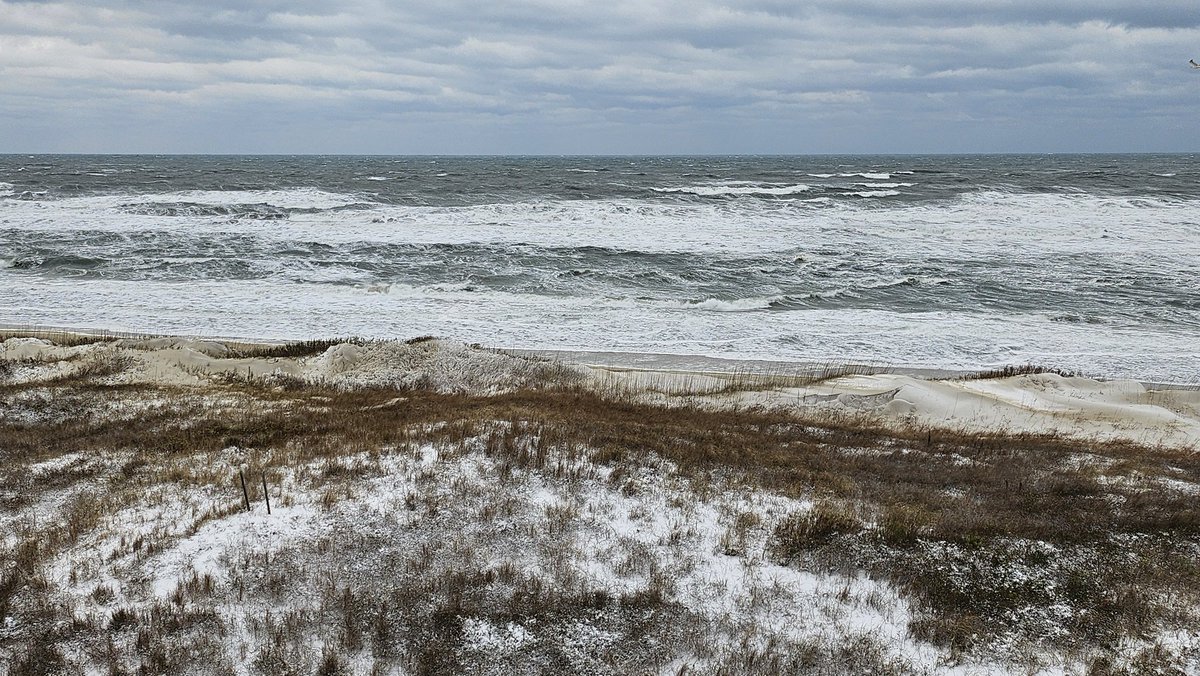 Obxcane's tweet photo. It was quite the sight to wake up to this morning...some drifts, in spots, are about 2.5 ft high - if you find a corner where the snow couldn't escape.... #TheOuterBanksNC #OBXNow #SnOBX https://t.co/sWZm6b4wpE
