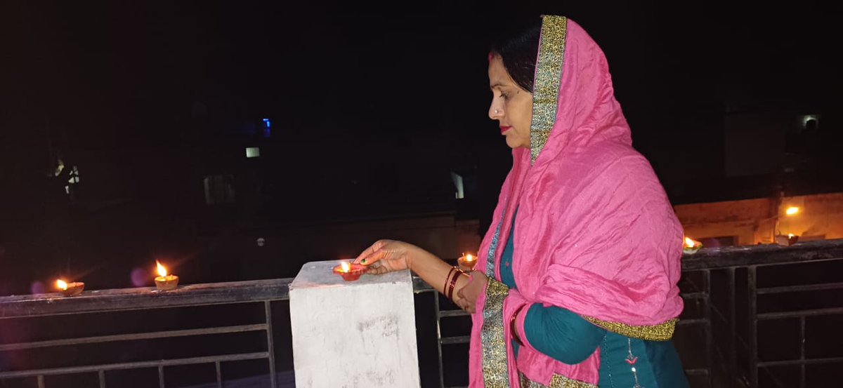 vimla_jatav's tweet photo. भगवान #श्री_रामलला सरकार के श्री विग्रह की #प्राण_प्रतिष्ठा की पहली वर्षगांठ की हार्दिक शुभकामनाएं।
प्रभु #श्रीराम का आशीर्वाद सदा आप पर बना रहे।🙏🏻💐 https://t.co/huFhFA4aei