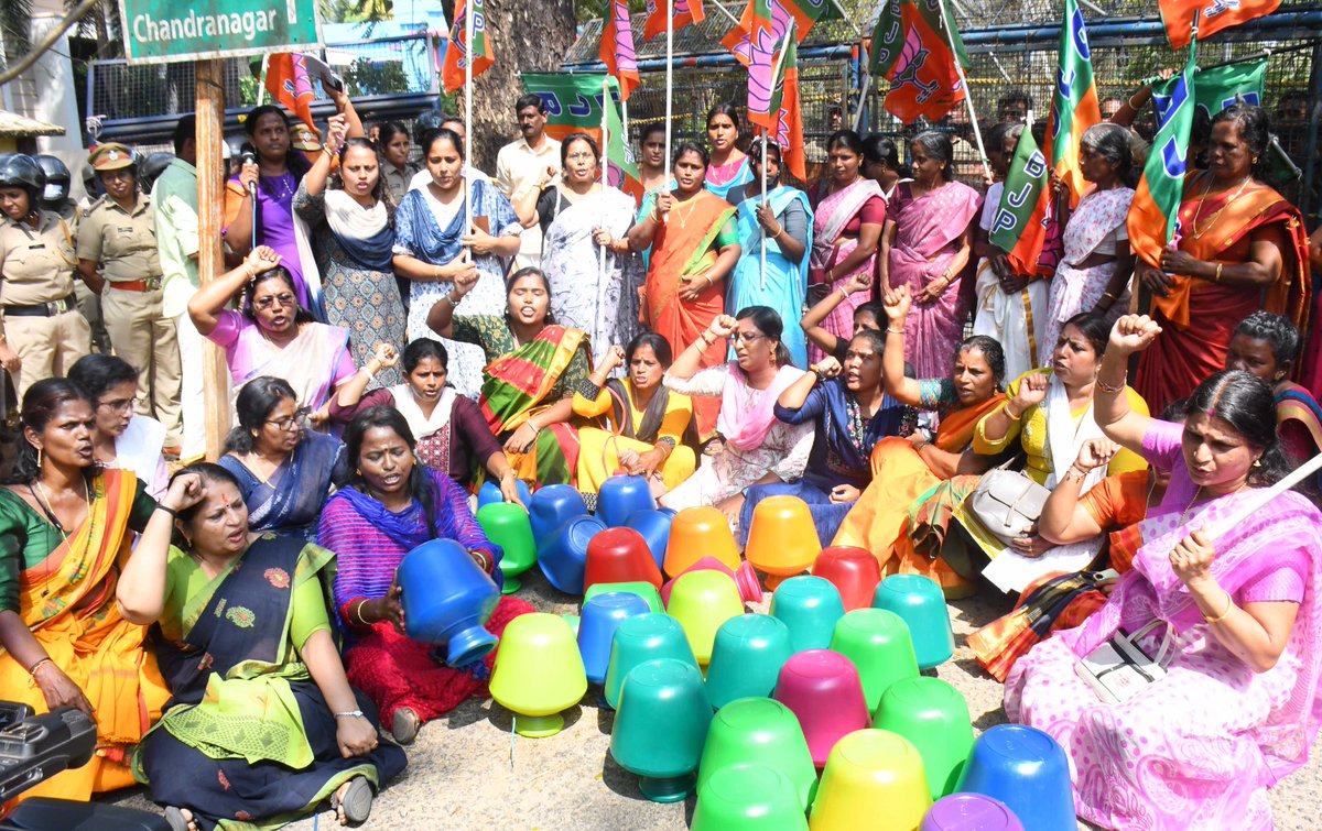 AdvNivedida's tweet photo. Instead of serving people pure drinking water the ruling party of Kerala is interested in serving them liquor. We will not let them give Malampuzha water to liquor company. Inaugurated "Mahila March"with empty pots to Minister Shri M. B. Rajesh's residence organised by #BJMM Palakkad.
@surendranbjp @BJP4Keralam
@BJPMahilaMorcha