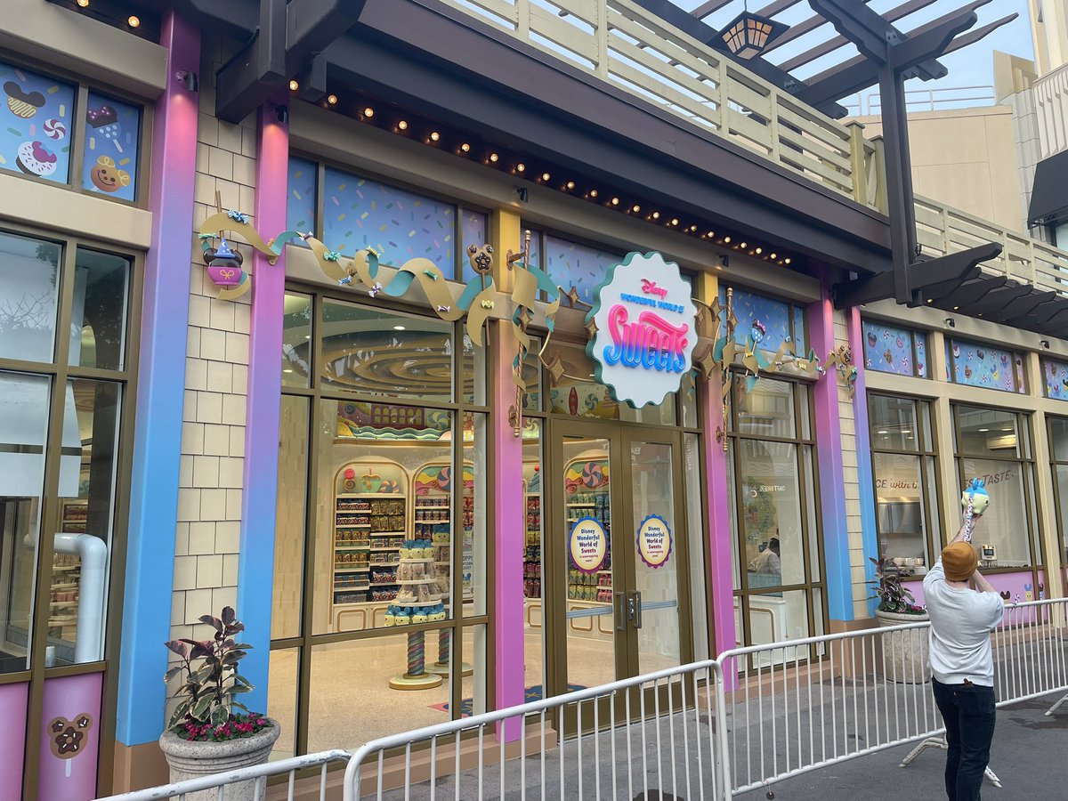mitchdiscus's tweet photo. Yo @FrshBakedDisney just walked past this is Downtown Disney, looks like the sweet shop is opening today! https://t.co/h33HsRxWUR