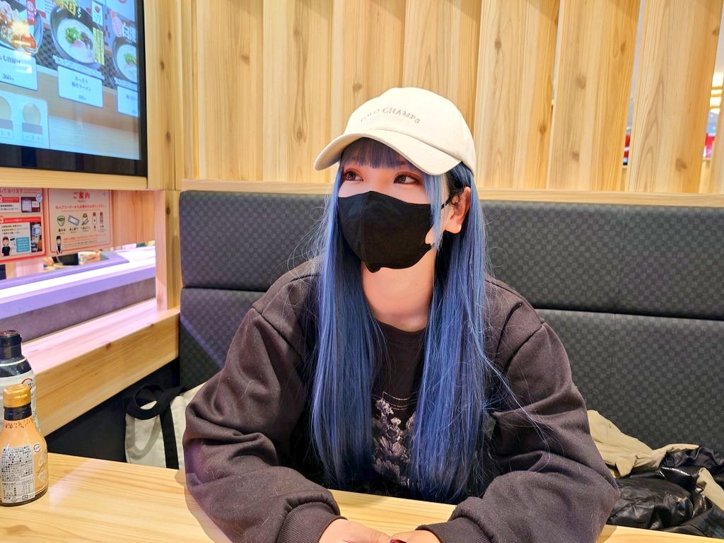 orenaaaan's tweet photo. 全然ポストしないですが飼い主とイッヌも元気ですよ！！久しぶりにスシロー行ったら改装してきれいになっててうきうきのアラサーです。 https://t.co/RBJmn6qG5n