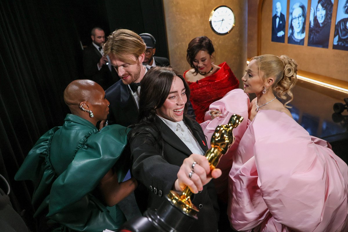 shannonlada's tweet photo. Este jueves 23 de enero se anuncian a los nominados a los OSCARS 2025.

Aquí el horario:

🇲🇽🇬🇹🇭🇳🇸🇻🇳🇮🇨🇷: 7:30 AM   
🇨🇴🇵🇪🇪🇨🇵🇦: 8:30 AM   
🇻🇪🇧🇴🇩🇴🇵🇷: 9:30 AM   
🇦🇷🇨🇱🇺🇾🇵🇾: 10:30 AM
🇪🇸: 2:30 PM

Y el link 👇🏼 https://t.co/Ehh48WwHux

¡Suerte con sus predicciones! #Oscars https://t.co/PH5qj5ht88