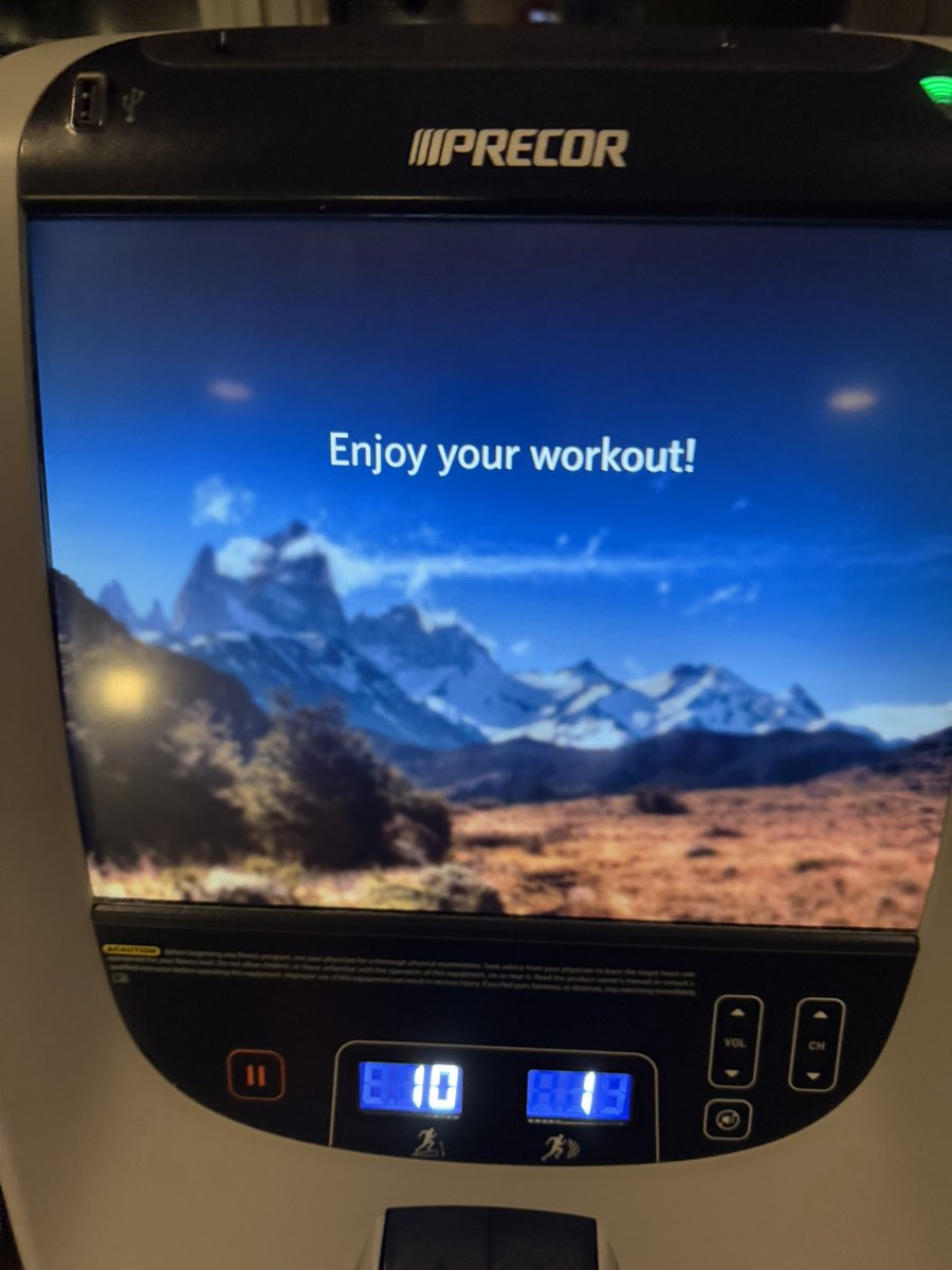 CoachHop's tweet photo. 🌅🚴🏻🏋️ #humpday #workout #anotherone #5amclub #HappyHumpDay #ShortworkWeek ✌🏼 https://t.co/zz3SeGDmfA