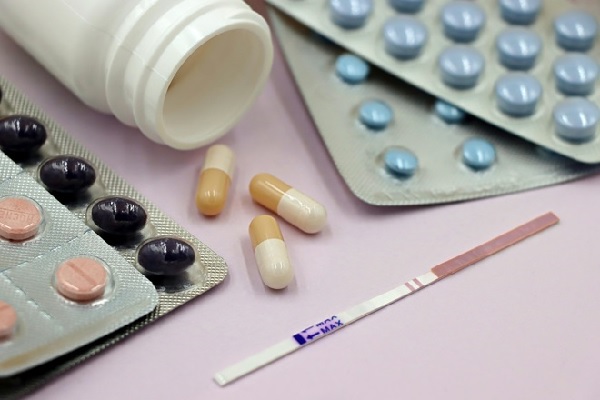“El SOP no es sólo vellos o acné, puede ser también resistencia a la insulina, obesidad, depresión, menstruaciones irregulares; por lo que un tratamiento parcial de anticonceptivos orales se queda corto respecto a la complejidad del síndrome y sus efectos”