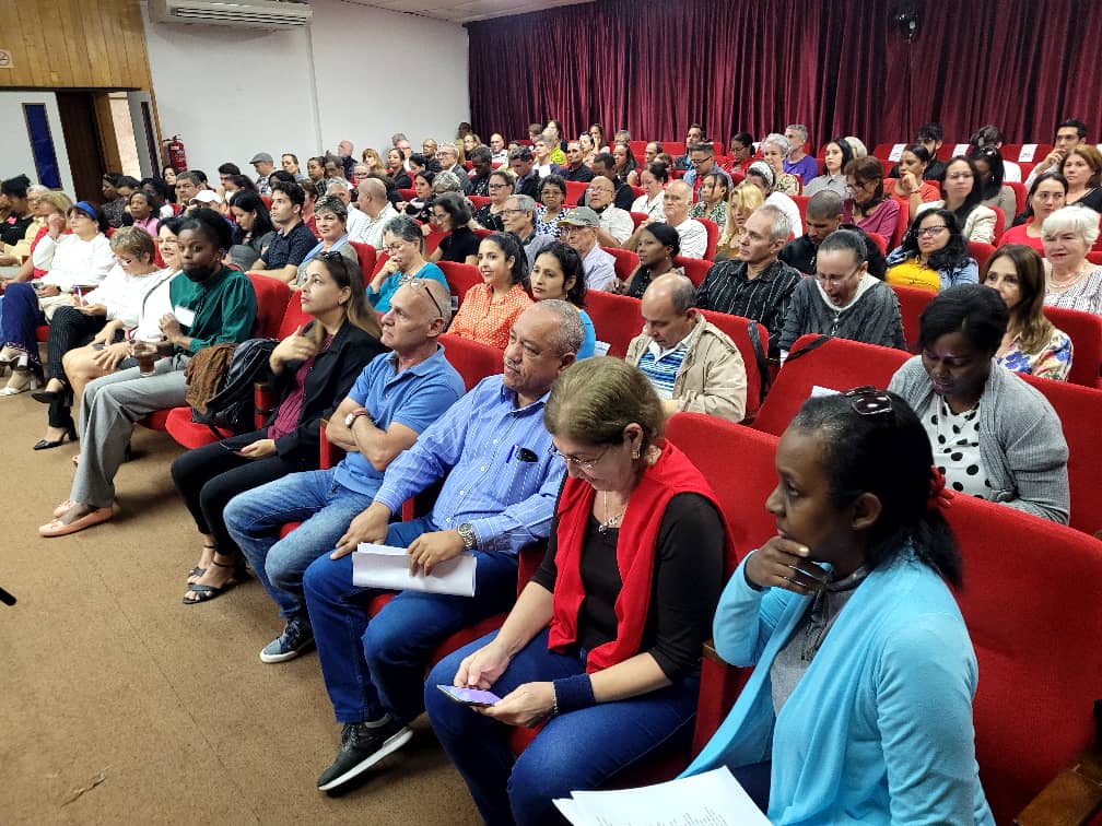CITMATELOficial's tweet photo. 🇨🇺Realiza el colectivo de trabajadores de #Citmatel Asamblea de balance correspondiente al año 2024, donde se debate sobre los retos y metas de la etapa. 
✔Participan como invitados miembros del Citma, Grupo Innomax, Fundación Iris y otros especialistas. 
#Cuba #VamosPorMás https://t.co/ssDzuDtTde