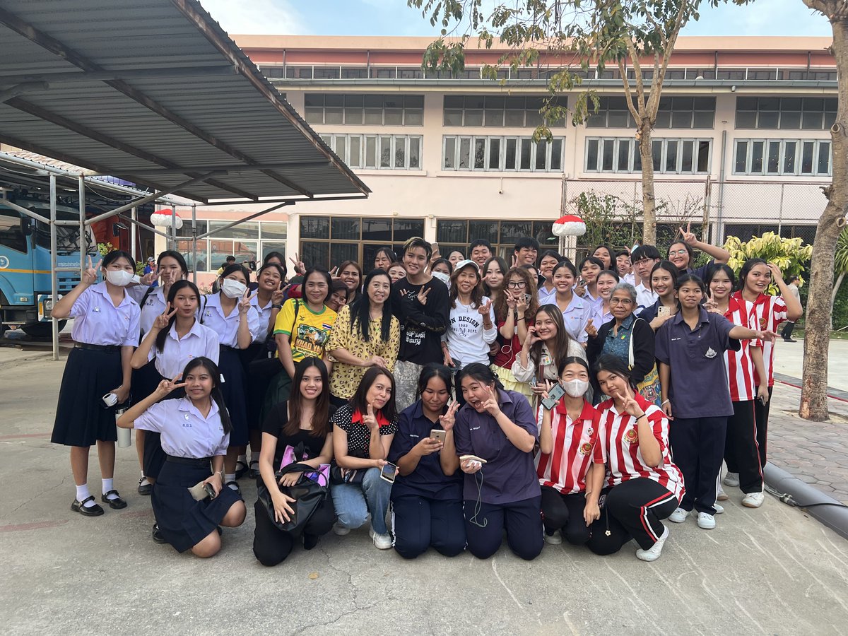 OfficialSaharat's tweet photo. ขอบคุณบูมจายยและน้องๆทุกคนน้าา สนุกมากก ไว้มาเจอกันอีกก 💖
📝 To Be Number 1 | รร.อยุธยานุสรณ์
22.01.68
#boomsaharat
#บูมสหรัฐ
#ToBeNumber1 https://t.co/IQJLHOXlOQ