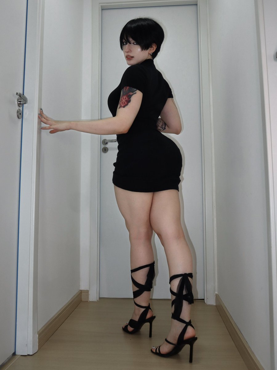 AkemySama's tweet image. Mikasa in a universe without titans