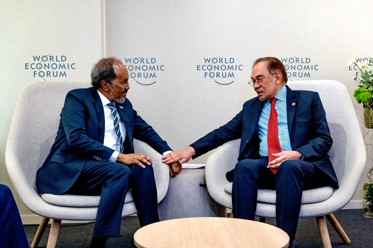 Villa Somalia (@thevillasomalia) on Twitter photo His Excellency President <a href="/HassanSMohamud/">Hassan Sheikh Mohamud</a> held productive bilateral meetings with H.E. Mohamed Al Menfi <a href="/LPCLYM/">محمد المنفي - Mohamed Menfi</a>
Chairman of the Presidential Council of the sisterly State of Libya, discussing ways to strengthen Somalia-Libya relations.
Separately, the President engaged with H.E. His Excellency President <a href="/HassanSMohamud/">Hassan Sheikh Mohamud</a> held productive bilateral meetings with H.E. Mohamed Al Menfi <a href="/LPCLYM/">محمد المنفي - Mohamed Menfi</a>
Chairman of the Presidential Council of the sisterly State of Libya, discussing ways to strengthen Somalia-Libya relations.
Separately, the President engaged with H.E.
