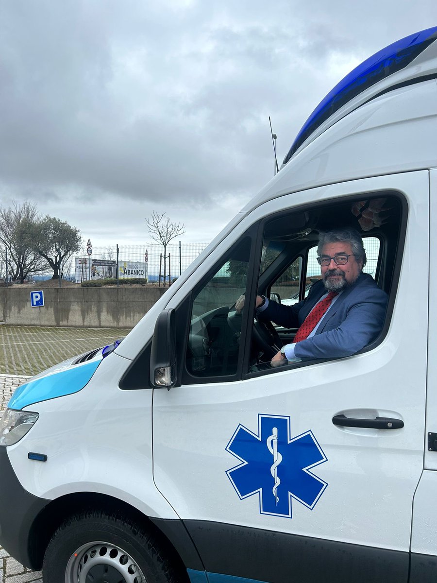ANTONIO39R's tweet photo. 🚑 Hoy recibimos la nueva ambulancia del Servicio de Emergencias de Majadahonda, que mejorará la atención médica de urgencia.
En apenas un mes hemos reforzado el servicio con el vehículo 4X4 y esta nueva Ambulancia.
#majadahondasegura #majadahonda #Emergencia #sermaj-Pc https://t.co/tMXh2bEwWu