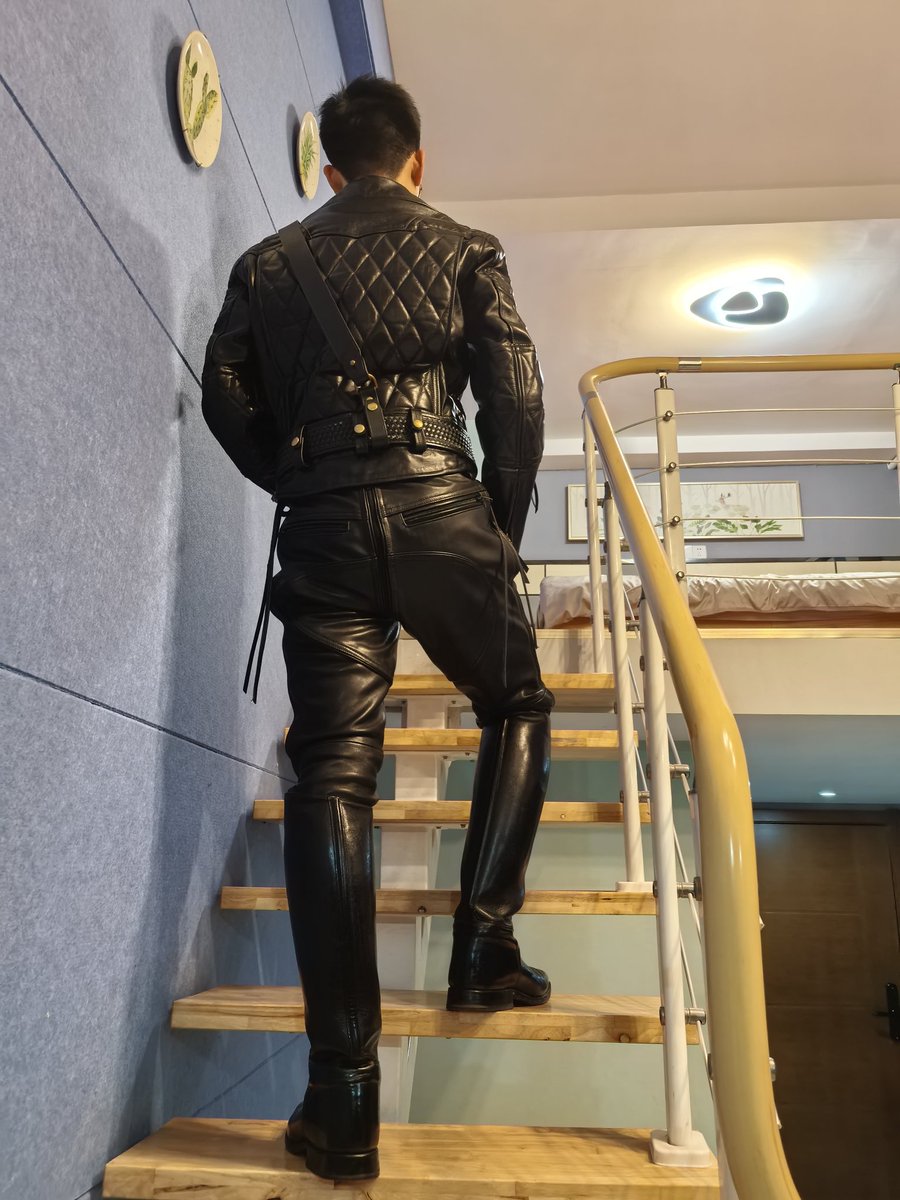 真假皮革人犬
📷：<a href="/jj520zhifu/">基基</a>