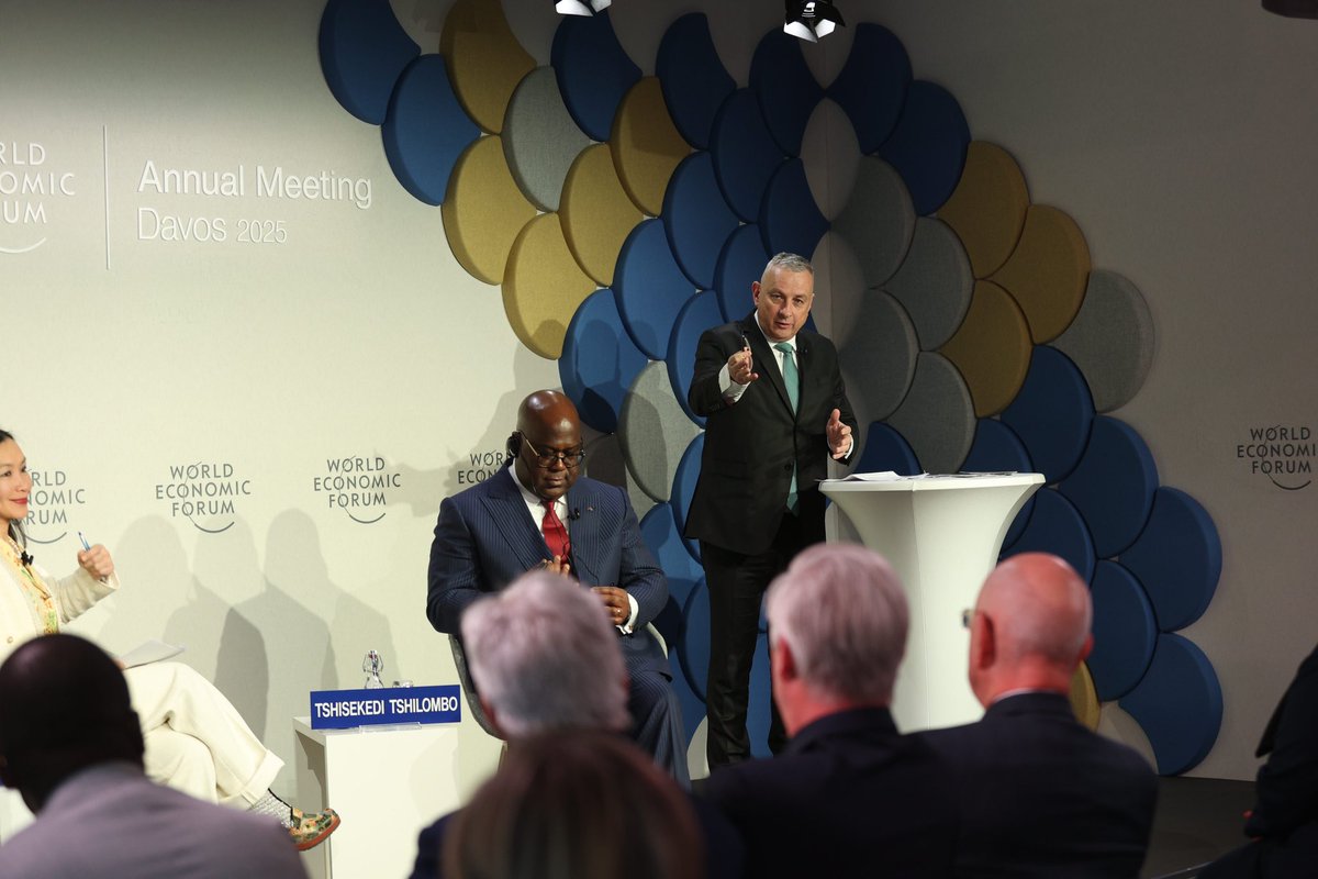 Projekt Green Corridor vystihuje, o co v rámci 🇪🇺 strategie Global Gateway usilujeme. Dnes jsme ho na <a href="/wef/">World Economic Forum</a> v Davosu představili spolu s prezidentem Demokratické republiky Kongo Félixem Tshisekedim a s <a href="/JohnKerry/">John Kerry</a>, bývalým zvláštním zmocněncem prezidenta USA pro otázky klimatu.