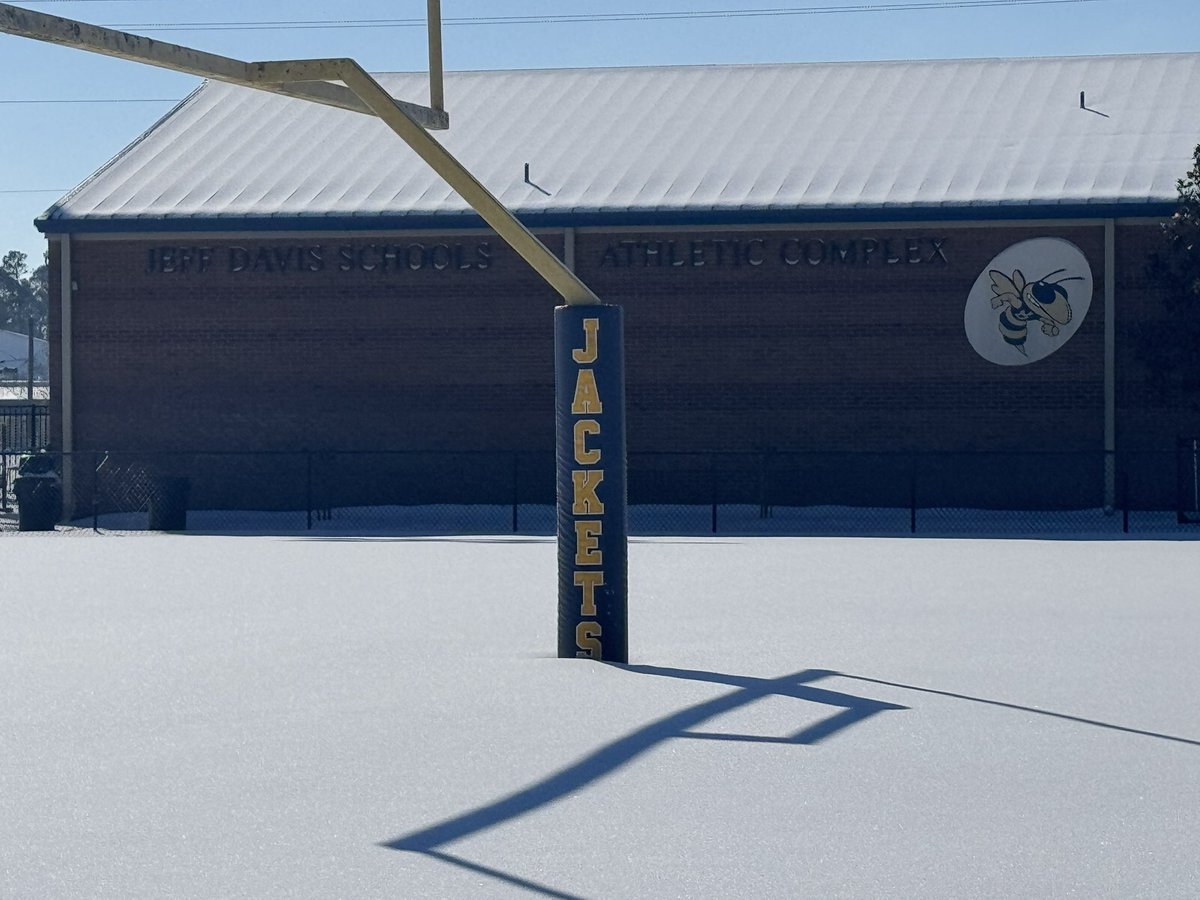 CoachLHelton's tweet image. ❄️ in the Pinelands! After all the turmoil from #Helene this is a Peaceful change. Thank you lord for your blessings! @JDfbRecruits what a cool thing to see deep in South Georgia! #GoJackets