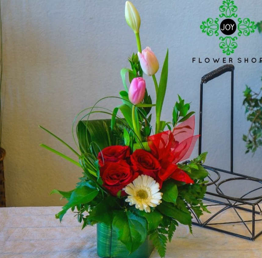 flowersjoyy's tweet photo. Let love grow and bloom! We are pleased to announce our new floral item, "Love Blooms #351" for this Valentine Season! If a dozen red roses are too much, consider our "Love Blooms" floral option! ^-^ #myjoyflowershop #february2020 #valentines #valentinesday2020 #flowers https://t.co/iunPKohulM
