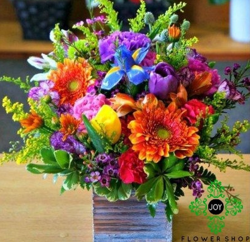 flowersjoyy's tweet photo. It is a wonderful new year and we are please to announce our BEST SELLING 2019 FLORAL ARRANGEMENT!!! WILD GARDEN IN WOOD VASE #myjoyflowershop #floralshop #flowers #familyowned #꽃 #local #flowerstagram #floralarrangement #gerbera #tulips #iris #alstromeria #daisy #carnations https://t.co/t2ooVZ6Da8