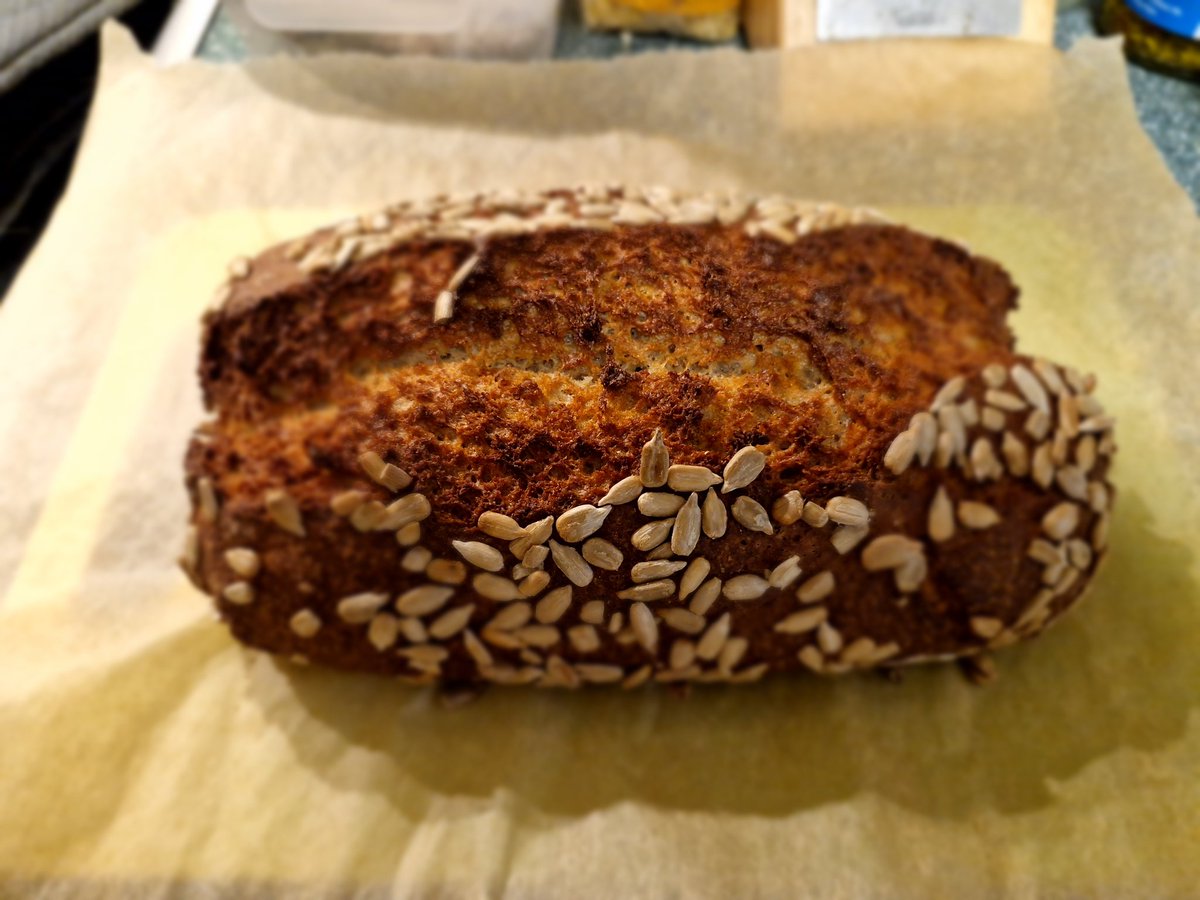 klappivonder's tweet photo. Dinkelvollkornbrot. Habe ich eigentlich schon erwähnt, dass ich Kochen und Backen über alles liebe. 

#Backdingens https://t.co/DqVjPyOXOF
