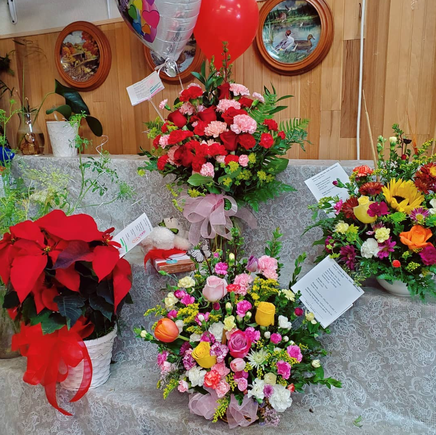 flowersjoyy's tweet photo. Order up!~ A beautiful array of some of our best-selling arrangements here at Joy Flower Shop. Come on by and place your order now! #myjoyflowershop #localbusiness #flowers #floralarrangement #꽃집 https://t.co/fKaUzMGwIe