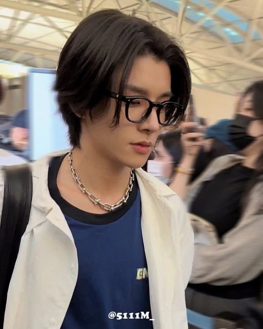 jake9226's tweet photo. jake’s long black hair >>> https://t.co/h65SizXhii